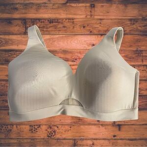 5 for $25🔥Cacique Cream Lightly Lined No-Wire‎ Bra 40F